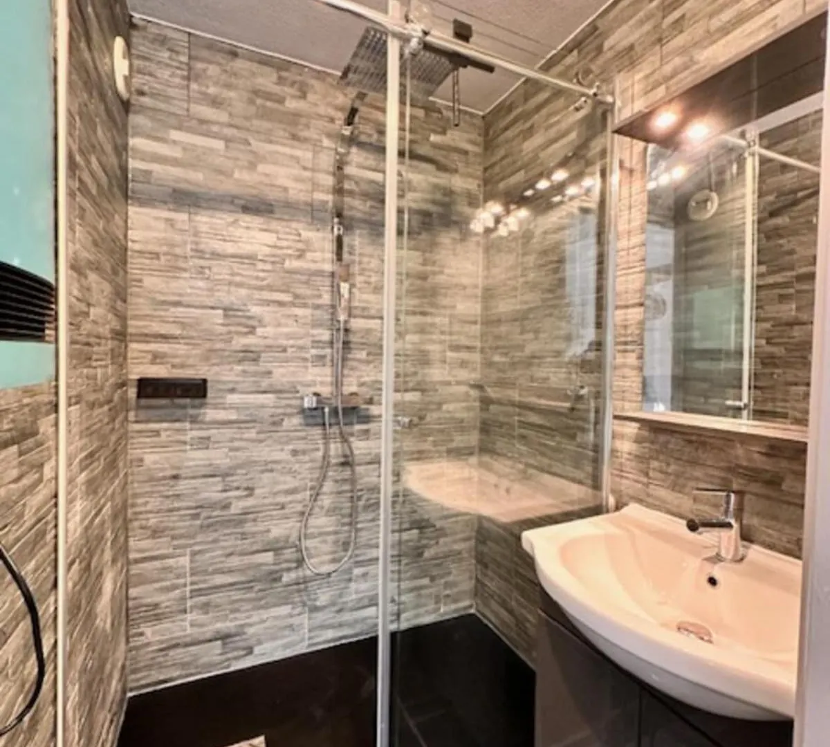 Charming Apartment With Superb Terrace - فالوريس