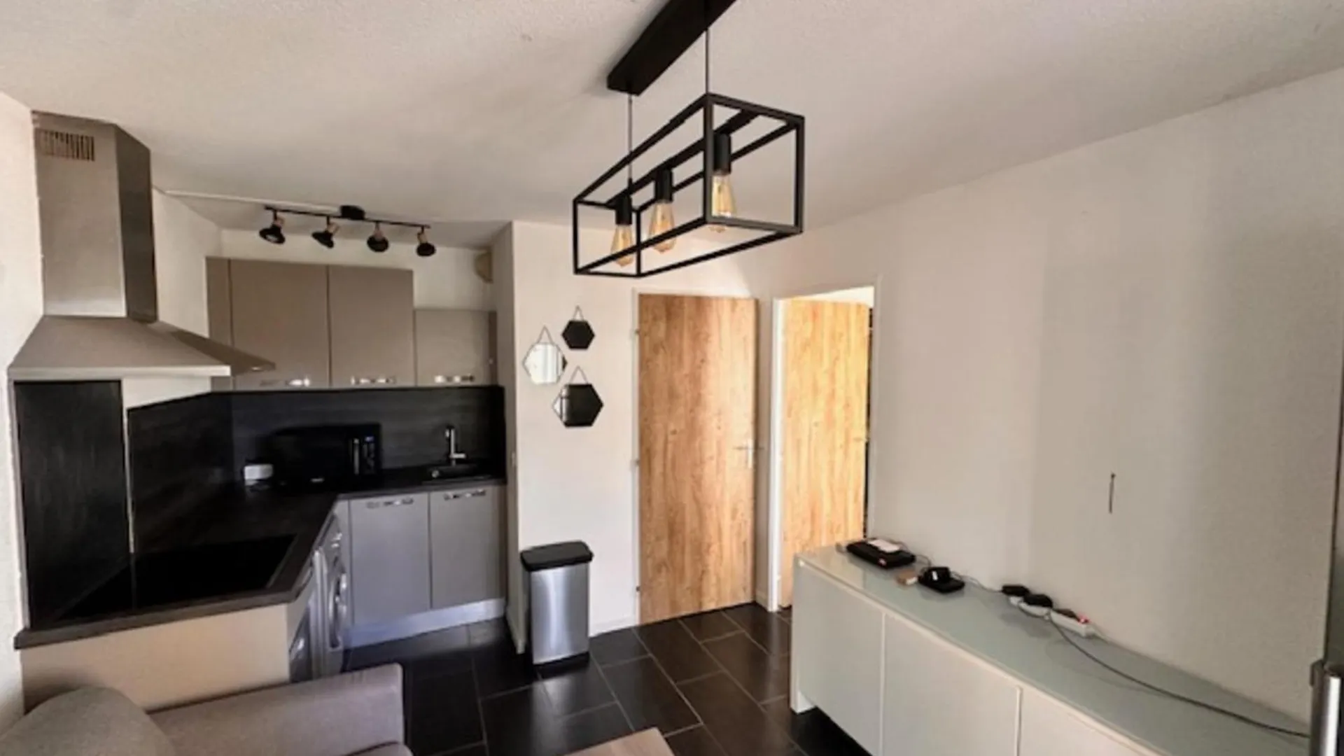 Charming Apartment With Superb Terrace - فالوريس